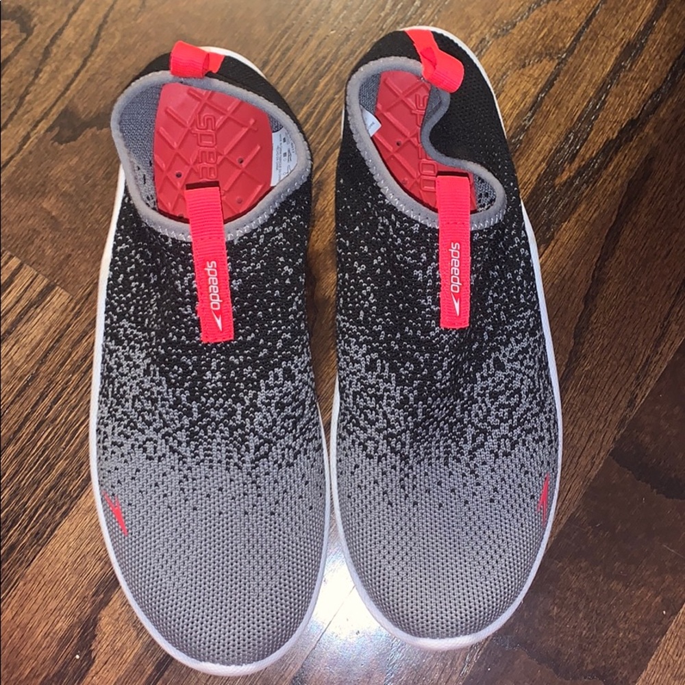 NWOT speedo surf knit water shoes NEVER WORN
